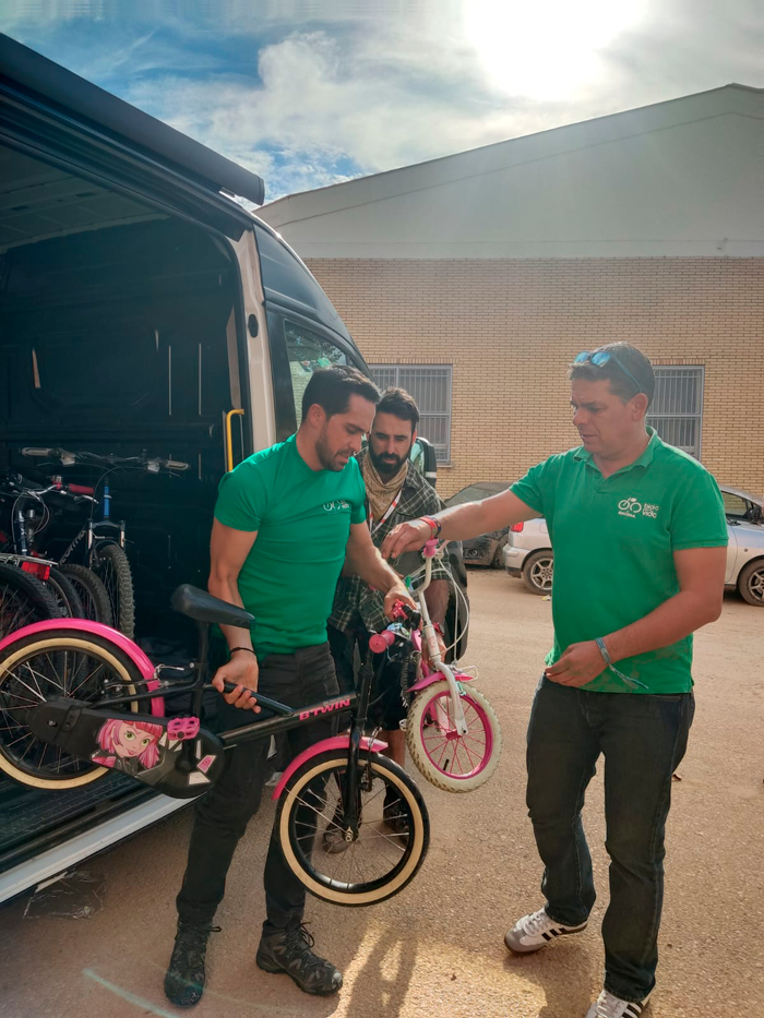 alberto contador dana valencia donar bicis